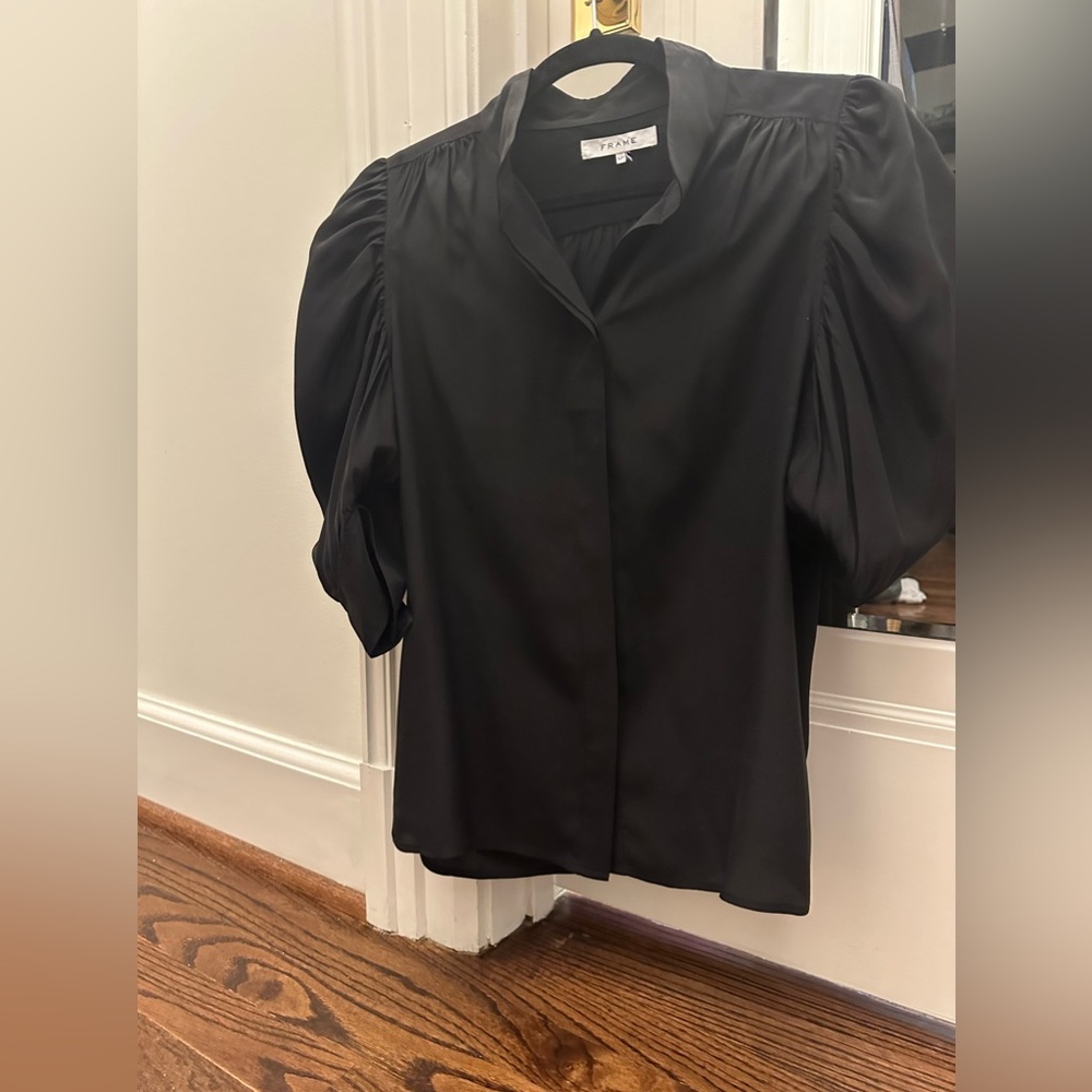 Frame Gillian top. Noir.